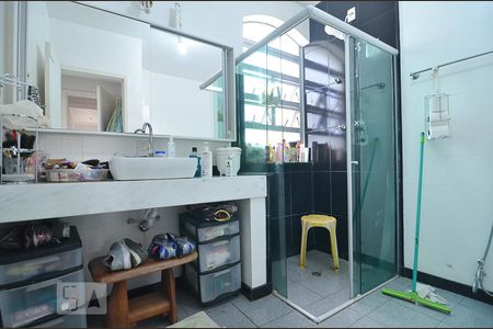 Banheiro suíte de casa para alugar com 7 quartos, 450m² em São Bento, Belo Horizonte