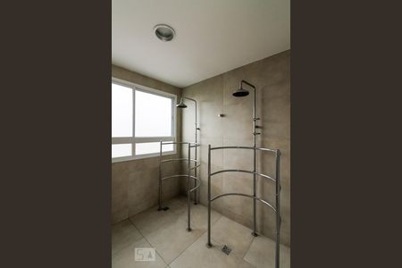 Apartamento para alugar com 77m², 2 quartos e 1 vagaDucha