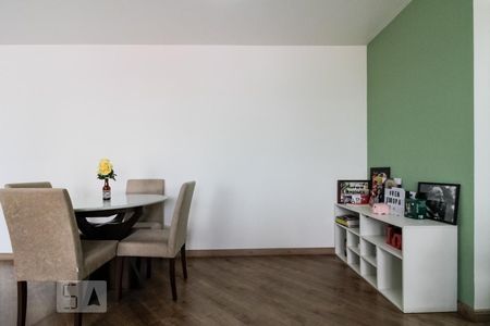 Apartamento para alugar com 77m², 2 quartos e 1 vagaSala