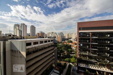 Varanda detalhe de kitnet/studio à venda com 1 quarto, 33m² em Pinheiros, São Paulo