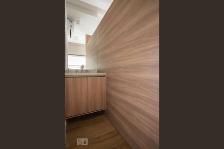 Banheiro social de kitnet/studio à venda com 1 quarto, 33m² em Pinheiros, São Paulo