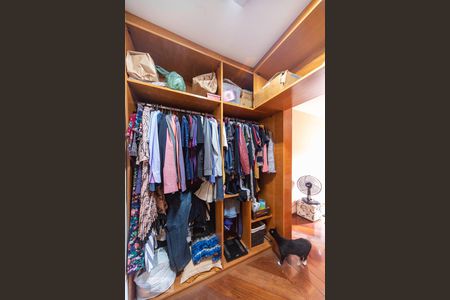 Apartamento à venda com 130m², 3 quartos e 2 vagas Apartamento à venda com 130m², 3 quartos e 2 vagasCloset