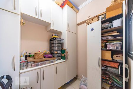 Apartamento à venda com 130m², 3 quartos e 2 vagas Apartamento à venda com 130m², 3 quartos e 2 vagasQuarto de Serviço