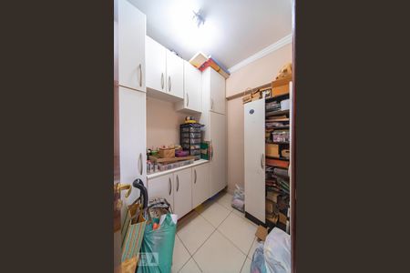 Apartamento à venda com 130m², 3 quartos e 2 vagas Apartamento à venda com 130m², 3 quartos e 2 vagasQuarto de Serviço