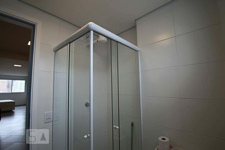 Banheiro de kitnet/studio para alugar com 1 quarto, 39m² em Centro, São Paulo