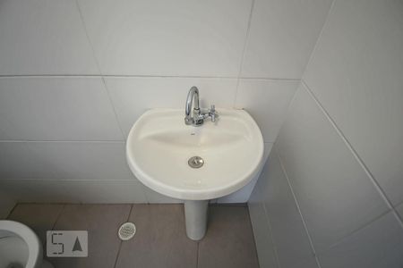 Banheiro de kitnet/studio para alugar com 1 quarto, 39m² em Centro, São Paulo