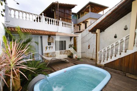 Casa à venda com 250m², 4 quartos e 3 vagasPiscina