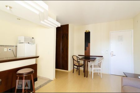 Sala de apartamento para alugar com 1 quarto, 50m² em Cambuí, Campinas