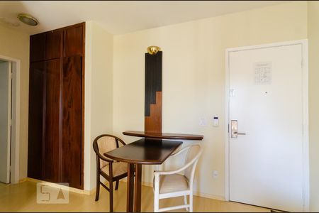 Sala de apartamento para alugar com 1 quarto, 50m² em Cambuí, Campinas