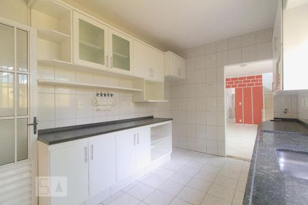 Casa à venda com 180m², 3 quartos e 2 vagasCozinha
