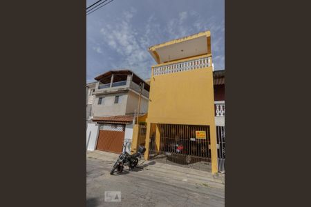 Fachada de casa à venda com 2 quartos, 75m² em Vila Caraguatá, São Paulo
