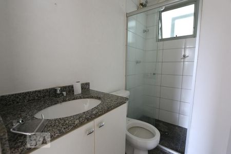 Banheiro de apartamento à venda com 3 quartos, 68m² em Jardim Londrina, São Paulo
