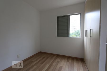 Quarto de apartamento para alugar com 3 quartos, 68m² em Jardim Londrina, São Paulo