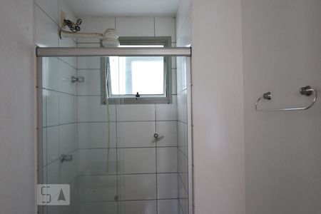 Banheiro de apartamento para alugar com 3 quartos, 68m² em Jardim Londrina, São Paulo