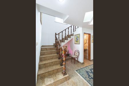 Casa para alugar com 480m², 5 quartos e 6 vagasEscada