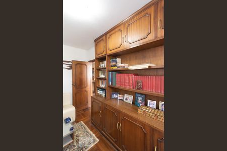 Casa para alugar com 480m², 5 quartos e 6 vagasBiblioteca