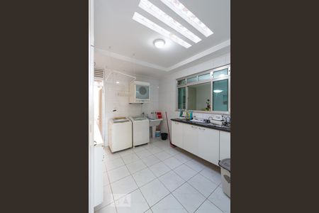 Casa para alugar com 480m², 5 quartos e 6 vagasÁrea de Serviço