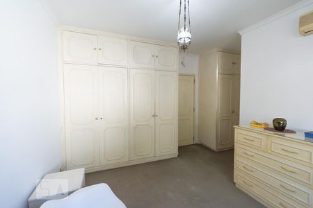 Casa para alugar com 480m², 5 quartos e 6 vagasSuíte 2