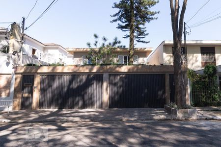 Casa para alugar com 480m², 5 quartos e 6 vagasFachada