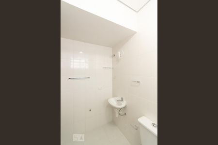 Banheiro Social de casa para alugar com 1 quarto, 51m² em Jardim Internacional, São Paulo