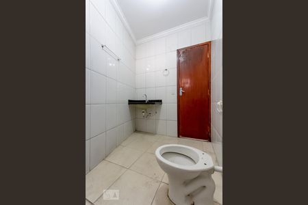 Casa para alugar com 370m², 2 quartos e 6 vagasBanheiro do quarto 1