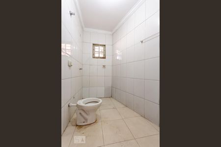 Casa para alugar com 370m², 2 quartos e 6 vagasBanheiro do quarto 1