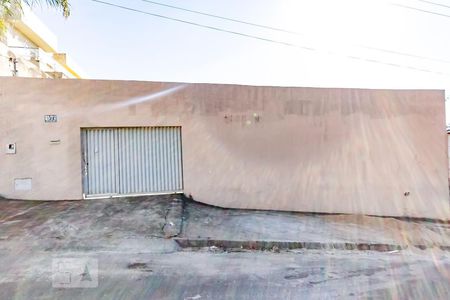 Casa para alugar com 370m², 2 quartos e 6 vagasFachada 