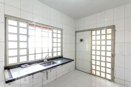 Casa para alugar com 370m², 2 quartos e 6 vagasCozinha