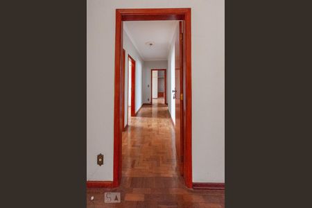 Apartamento à venda com 194m², 3 quartos e 1 vagaCorredor de acesso banheiro e quartos