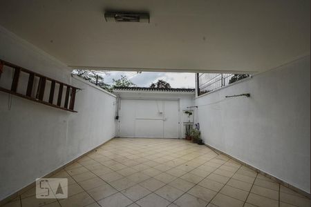 Garagem de casa para alugar com 3 quartos, 210m² em Vila São Pedro, São Paulo