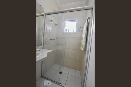 Casa para alugar com 210m², 3 quartos e 4 vagas Casa para alugar com 210m², 3 quartos e 4 vagasBanheiro Suíte 02