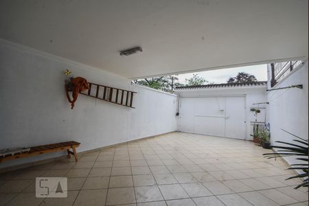 Garagem de casa para alugar com 3 quartos, 210m² em Vila São Pedro, São Paulo