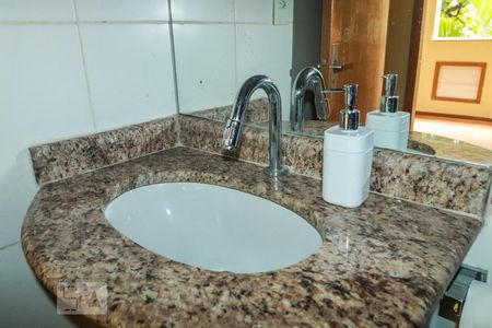 Banheiro de apartamento para alugar com 2 quartos, 55m² em Freguesia (jacarepaguá), Rio de Janeiro