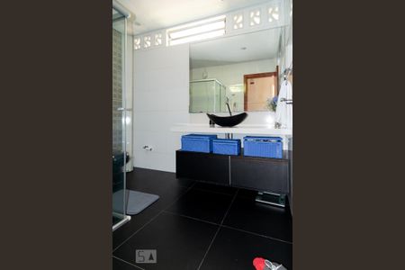 Casa à venda com 500m², 3 quartos e 3 vagasBanheiro