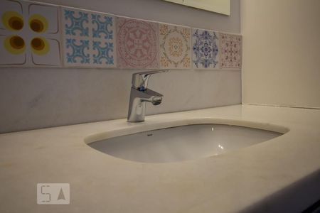 Apartamento à venda com 100m², 1 quarto e 2 vagasBanheiro da Suíte detalhe