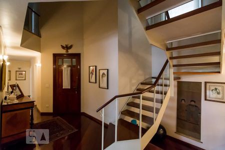 Escadas de apartamento para alugar com 4 quartos, 348m² em Jardim Paulista, São Paulo