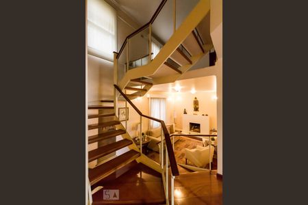 escadas de apartamento para alugar com 4 quartos, 348m² em Jardim Paulista, São Paulo