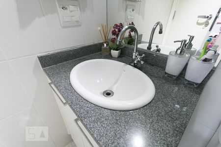 Banheiro  de apartamento para alugar com 2 quartos, 55m² em Cambuci, São Paulo