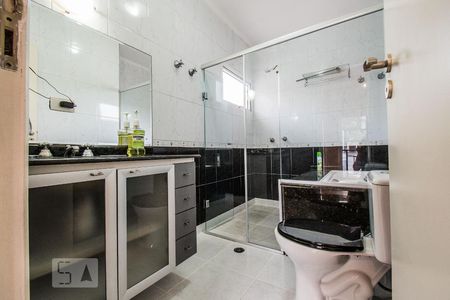 Casa à venda com 150m², 3 quartos e 5 vagasBanheiro da Suíte 1