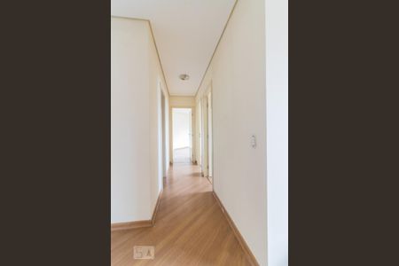 Corredor de apartamento à venda com 3 quartos, 150m² em Centro, Curitiba