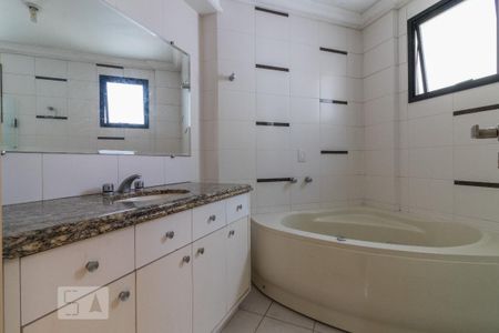 Apartamento à venda com 150m², 3 quartos e 2 vagas Apartamento à venda com 150m², 3 quartos e 2 vagasBanheiro da suite