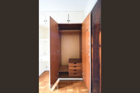 Armário do quarto 1 de casa para alugar com 3 quartos, 145m² em Jardim Bonfiglioli, São Paulo