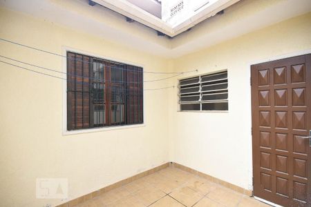 Casa para alugar com 145m², 3 quartos e 2 vagasFundos