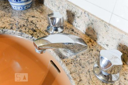 Apartamento à venda com 138m², 3 quartos e 2 vagasBanheiro suíte torneira