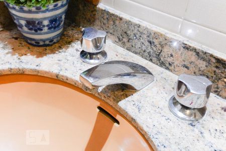 Apartamento à venda com 138m², 3 quartos e 2 vagasBanheiro torneira