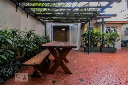 Casa à venda com 140m², 3 quartos e 2 vagasÁrea Externa