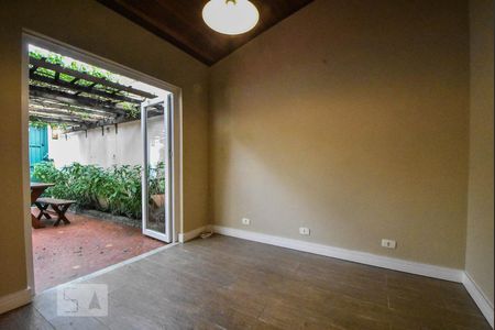 Casa à venda com 140m², 3 quartos e 2 vagasEdicula de Serviços