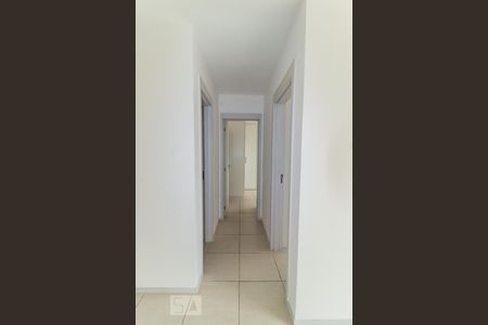 Corredor de apartamento para alugar com 2 quartos, 54m² em Jacarepaguá, Rio de Janeiro
