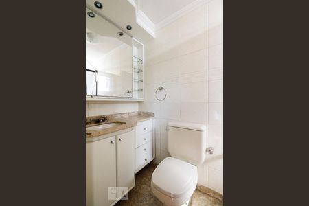 Apartamento à venda com 135m², 3 quartos e 2 vagasBanheiro suite 