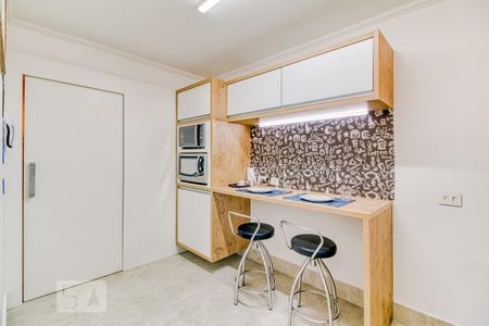 Cozinha de apartamento para alugar com 2 quartos, 76m² em Moema, São Paulo